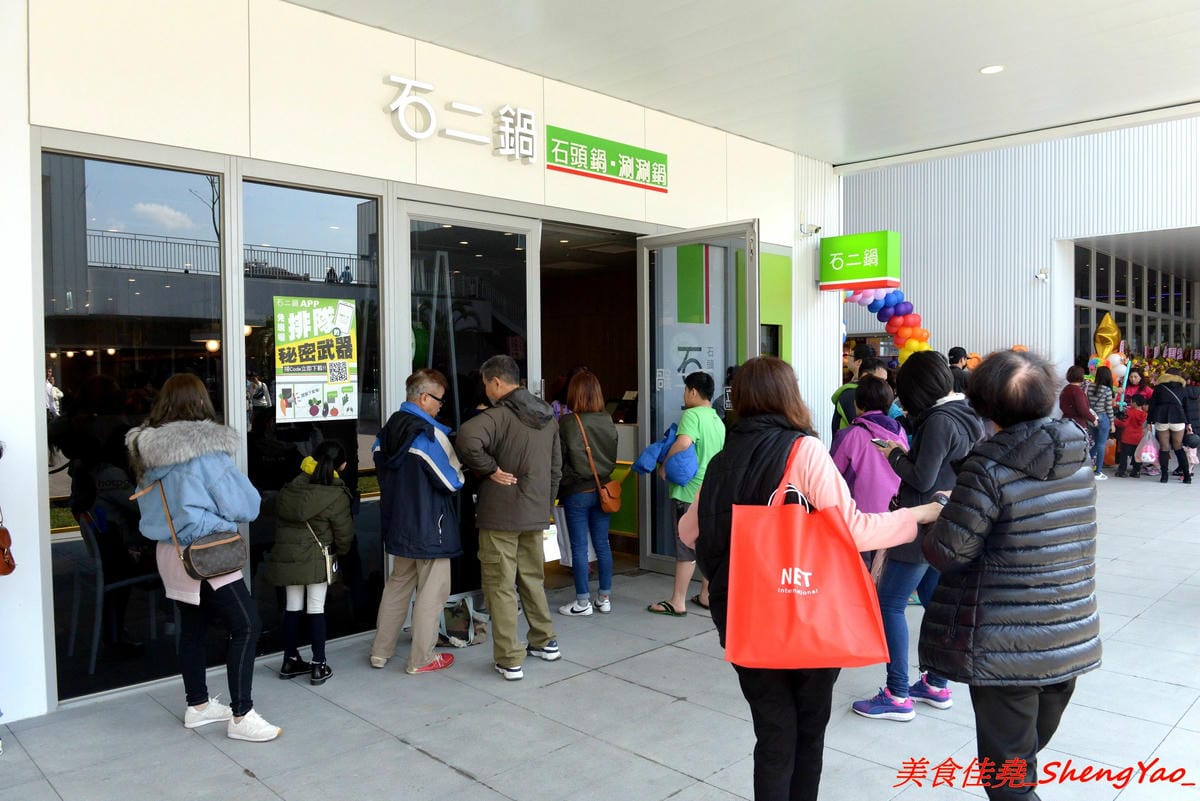 [基隆仁愛]基隆港食堂 – 東岸商場E SQUARE美食,來自日本的最大連鎖庶民食堂”まいどおおきに食堂”,主打熱騰騰現做的日式家庭料理菜色,口味見仁見智,吃完還可以逛一下商場。