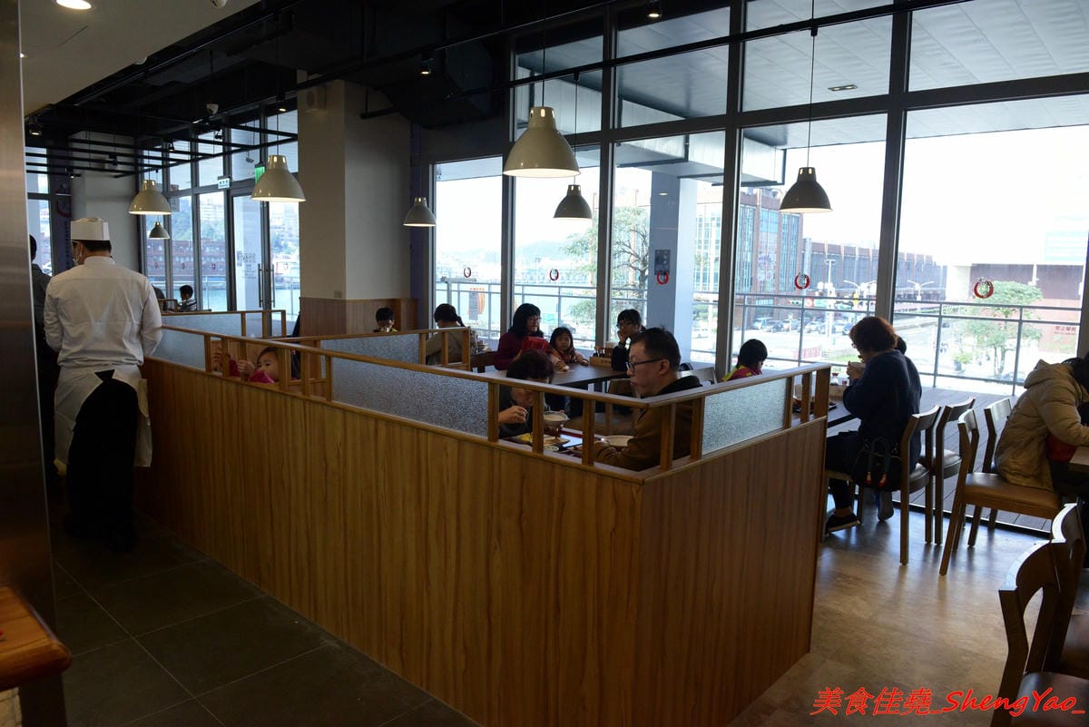 [基隆仁愛]基隆港食堂 – 東岸商場E SQUARE美食,來自日本的最大連鎖庶民食堂”まいどおおきに食堂”,主打熱騰騰現做的日式家庭料理菜色,口味見仁見智,吃完還可以逛一下商場。