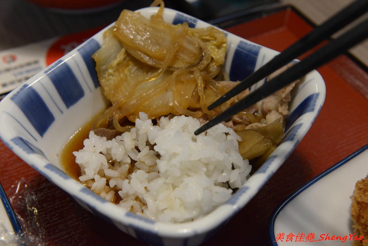 [基隆仁愛]基隆港食堂 – 東岸商場E SQUARE美食,來自日本的最大連鎖庶民食堂”まいどおおきに食堂”,主打熱騰騰現做的日式家庭料理菜色,口味見仁見智,吃完還可以逛一下商場。
