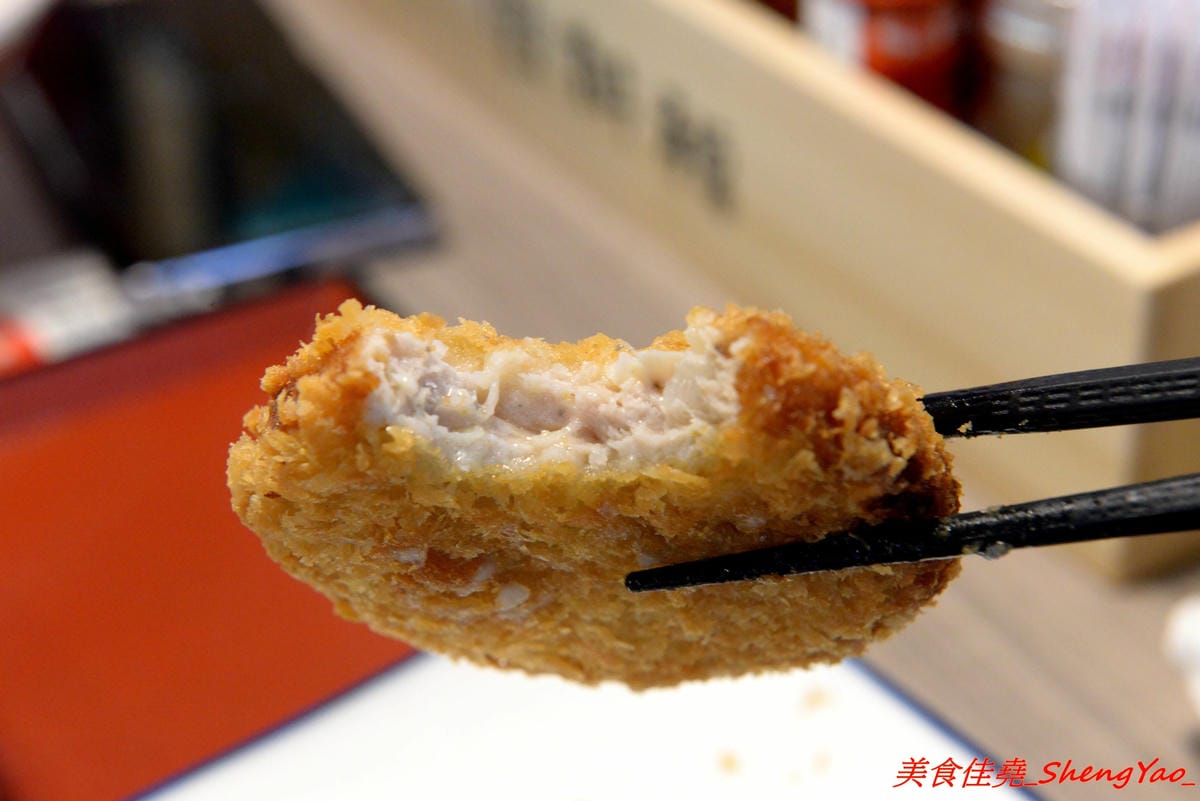 [基隆仁愛]基隆港食堂 – 東岸商場E SQUARE美食,來自日本的最大連鎖庶民食堂”まいどおおきに食堂”,主打熱騰騰現做的日式家庭料理菜色,口味見仁見智,吃完還可以逛一下商場。