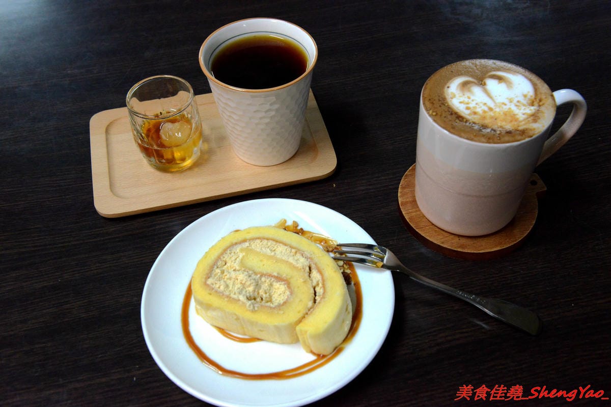 [基隆仁愛]多好咖啡店 Anygood Coffee – 隱藏在仁愛市場內的平價優質咖啡,外型亮眼的正妹店長有多年咖啡資歷,咖啡豆也是自家烘焙,義式和手沖都頗有水準,店家自家做的甜點也好吃。