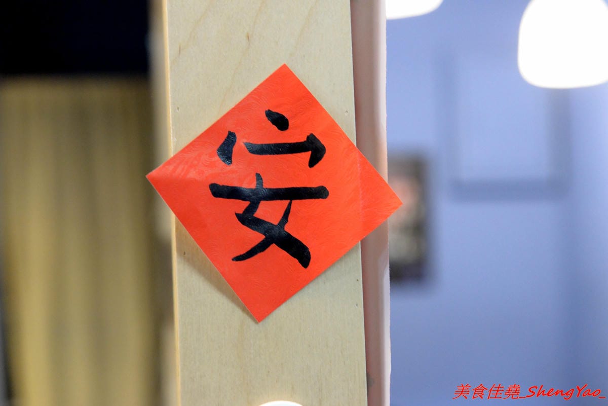 [基隆仁愛]多好咖啡店 Anygood Coffee – 隱藏在仁愛市場內的平價優質咖啡,外型亮眼的正妹店長有多年咖啡資歷,咖啡豆也是自家烘焙,義式和手沖都頗有水準,店家自家做的甜點也好吃。