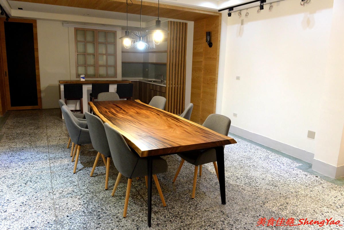 [台中清水]紅櫻桃咖啡館 – 清水喝咖啡新去處,自家烘豆,手挑瑕疵豆,義式好喝,手沖單品咖啡夠水準,鬆餅也不錯,店內環境悠閒舒適,讓人流連忘返,坐吧檯喝3支單品咖啡只要200元超划算。