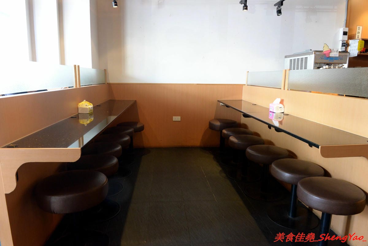 [台中沙鹿]滿福麵食館 – “鮮魚道”改頭換面後變成日式麵食館,價位一樣走平價路線,店內還有自助吧提供小菜甜點飲料和霜淇淋無限取用,C/P值不錯。(已歇業)