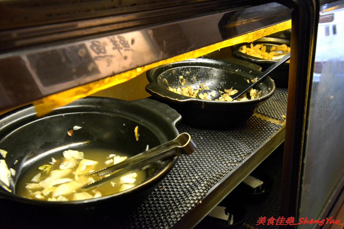 [台中沙鹿]滿福麵食館 – “鮮魚道”改頭換面後變成日式麵食館,價位一樣走平價路線,店內還有自助吧提供小菜甜點飲料和霜淇淋無限取用,C/P值不錯。(已歇業)