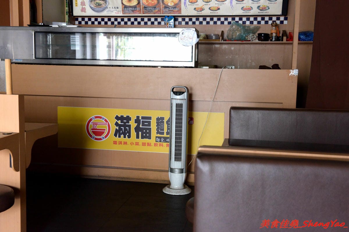 [台中沙鹿]滿福麵食館 – “鮮魚道”改頭換面後變成日式麵食館,價位一樣走平價路線,店內還有自助吧提供小菜甜點飲料和霜淇淋無限取用,C/P值不錯。(已歇業)