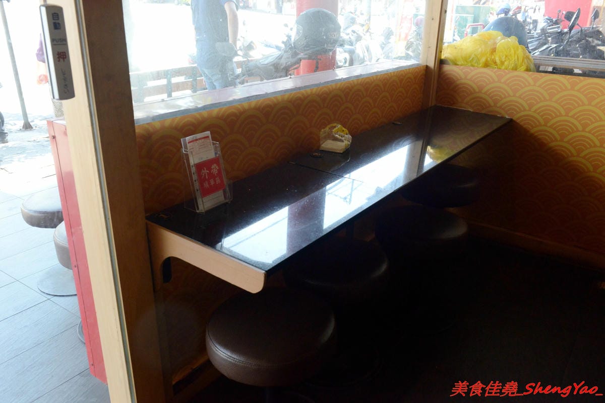 [台中沙鹿]滿福麵食館 – “鮮魚道”改頭換面後變成日式麵食館,價位一樣走平價路線,店內還有自助吧提供小菜甜點飲料和霜淇淋無限取用,C/P值不錯。(已歇業)