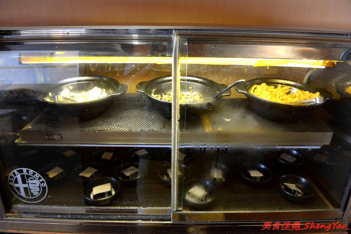 [台中沙鹿]滿福麵食館 – “鮮魚道”改頭換面後變成日式麵食館,價位一樣走平價路線,店內還有自助吧提供小菜甜點飲料和霜淇淋無限取用,C/P值不錯。(已歇業)