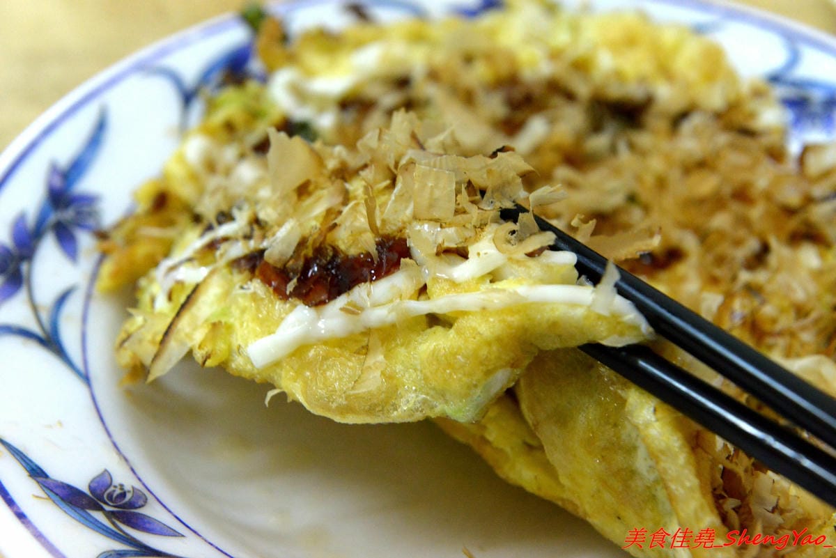 [台中沙鹿]王家庄 – 沙鹿菜市場內15年歷史的平價小吃店,炒麵炒飯口味選擇多樣化,料多實在,老闆為人客氣,推薦泰式辣雞炒飯,酸辣開胃好吃。
