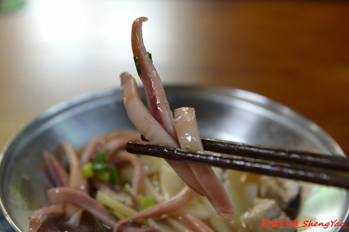 [台中龍井]大和拉麵 – 東海新開的拉麵店,和式紅磚洋樓外觀相當顯眼,店家是拉麵店也是製麵所,麵條自家手工製作,麵皮製成專利申請,餐點採主菜配拉麵,主菜還不錯,價位在百元左右,目前開幕期