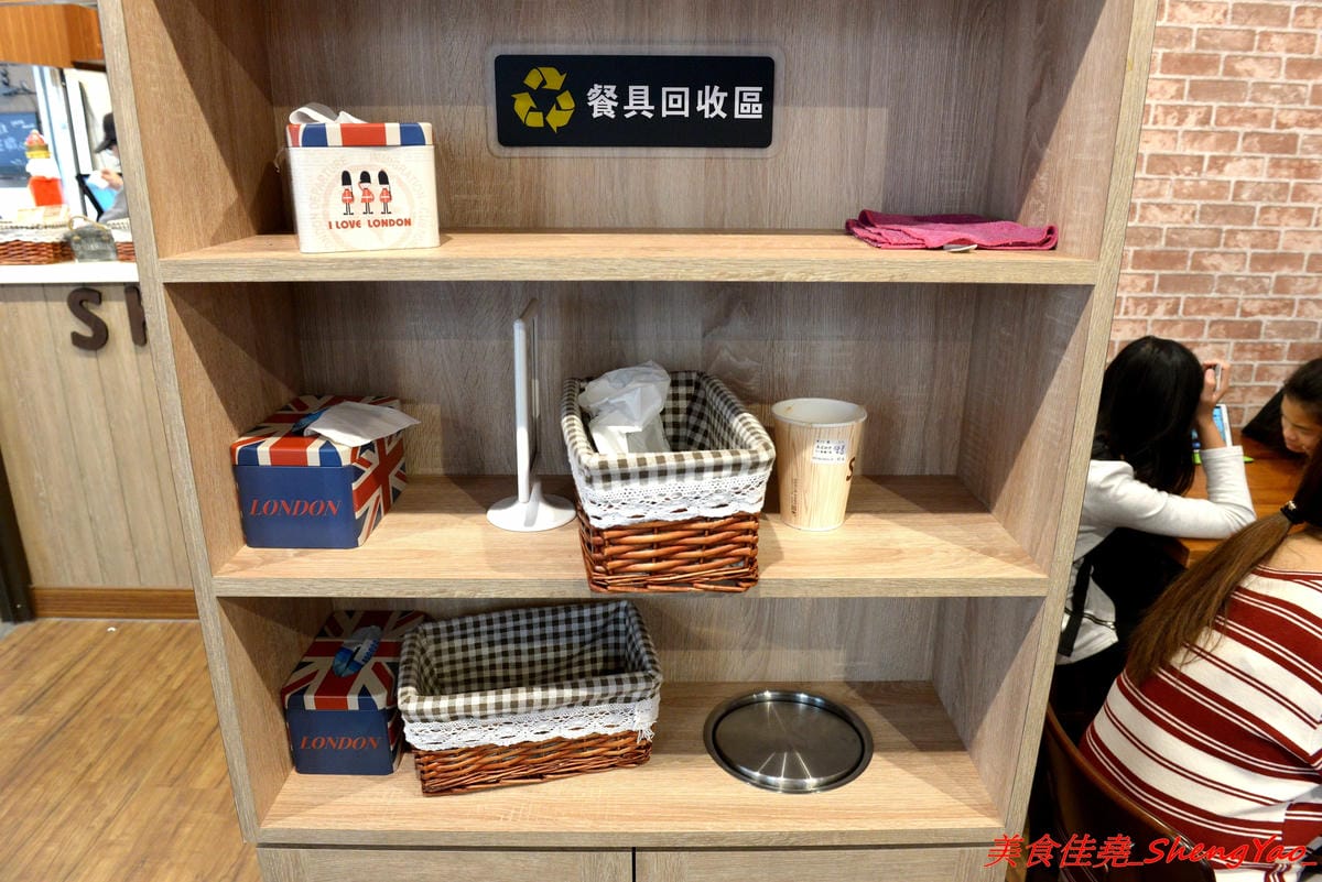 [台中龍井]小木屋鬆餅 – 東海也有小木屋鬆餅了,鬆餅口味多達40種以上,選擇多樣化,還能搭配炸物升級套餐,銅板價位好吃不貴。