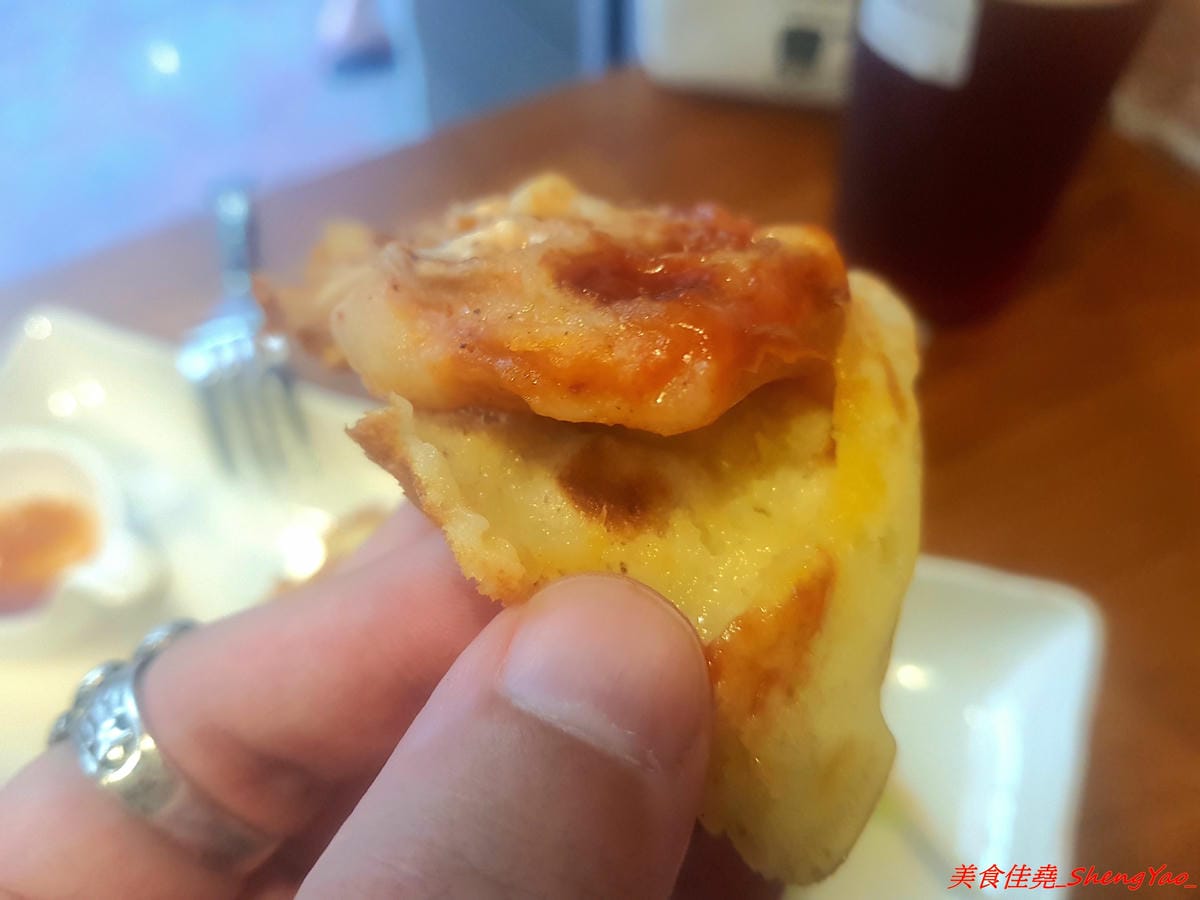 [台中龍井]小木屋鬆餅 – 東海也有小木屋鬆餅了,鬆餅口味多達40種以上,選擇多樣化,還能搭配炸物升級套餐,銅板價位好吃不貴。