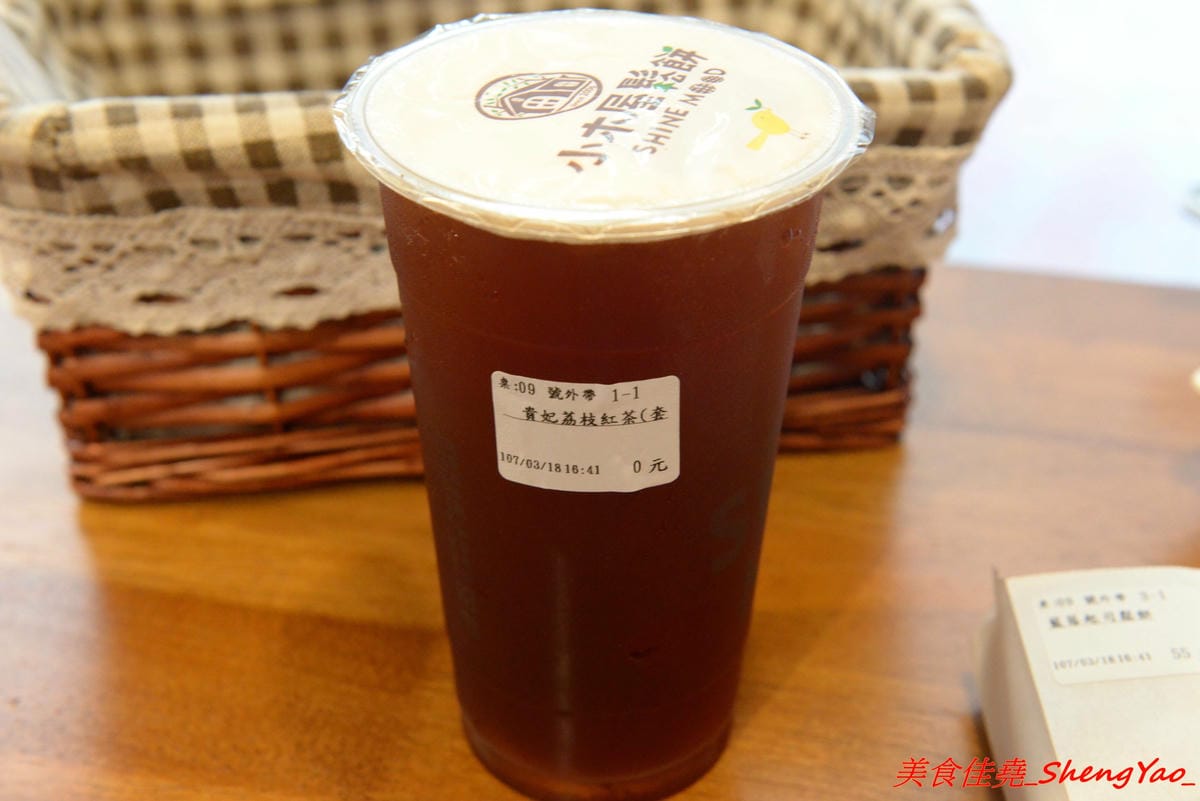 [台中龍井]小木屋鬆餅 – 東海也有小木屋鬆餅了,鬆餅口味多達40種以上,選擇多樣化,還能搭配炸物升級套餐,銅板價位好吃不貴。
