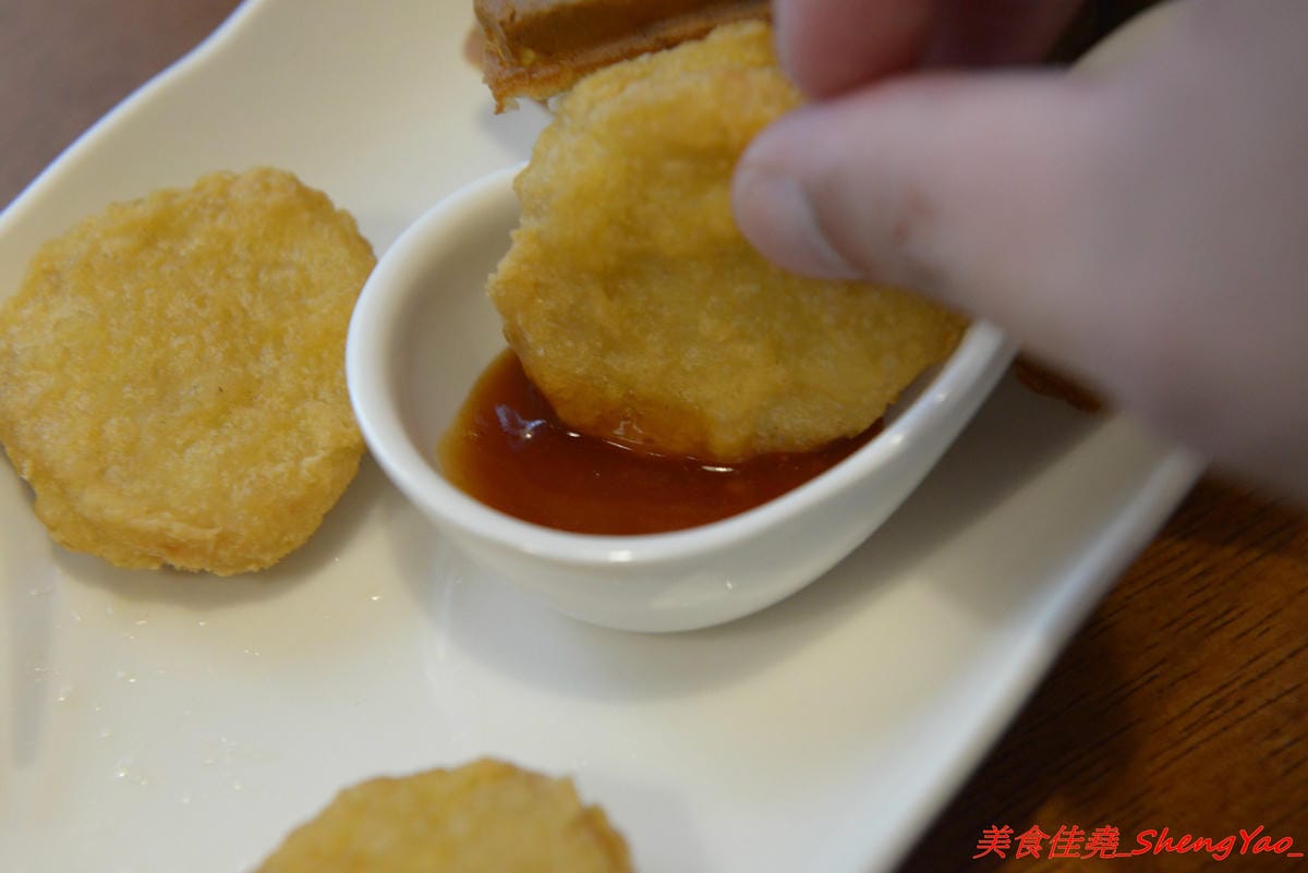 [台中龍井]小木屋鬆餅 – 東海也有小木屋鬆餅了,鬆餅口味多達40種以上,選擇多樣化,還能搭配炸物升級套餐,銅板價位好吃不貴。