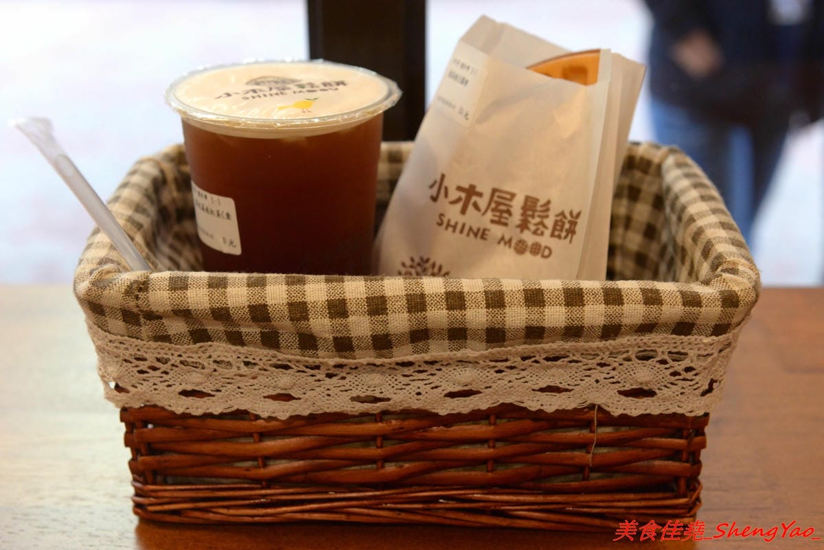 [台中龍井]小木屋鬆餅 – 東海也有小木屋鬆餅了,鬆餅口味多達40種以上,選擇多樣化,還能搭配炸物升級套餐,銅板價位好吃不貴。