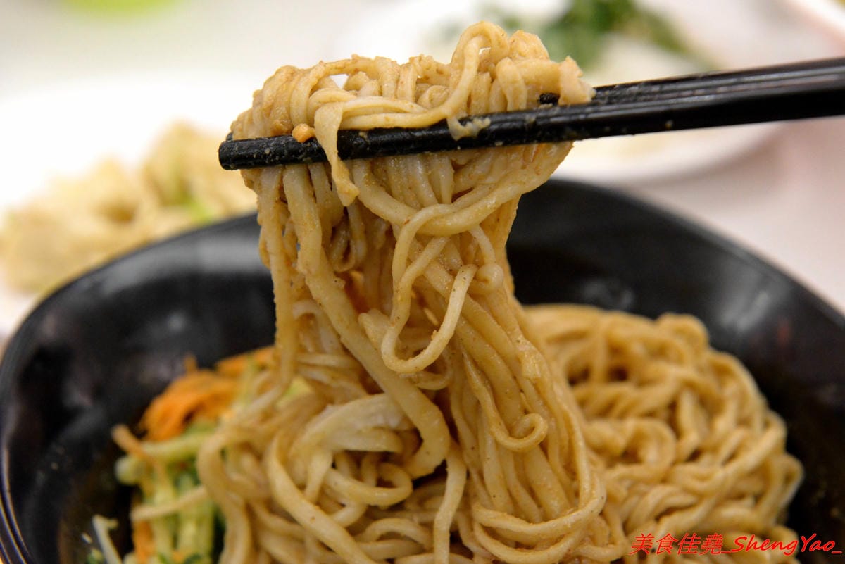 [台中沙鹿]晴記蘭州手工拉麵 – 沙鹿新開的道地大陸北方口味麵食館, 麵食麵點口味都頗有特色,海線少見,麵條為現場手工製作,餐點也是現點現做,需要耐心等候,店家阿嬤好親切。