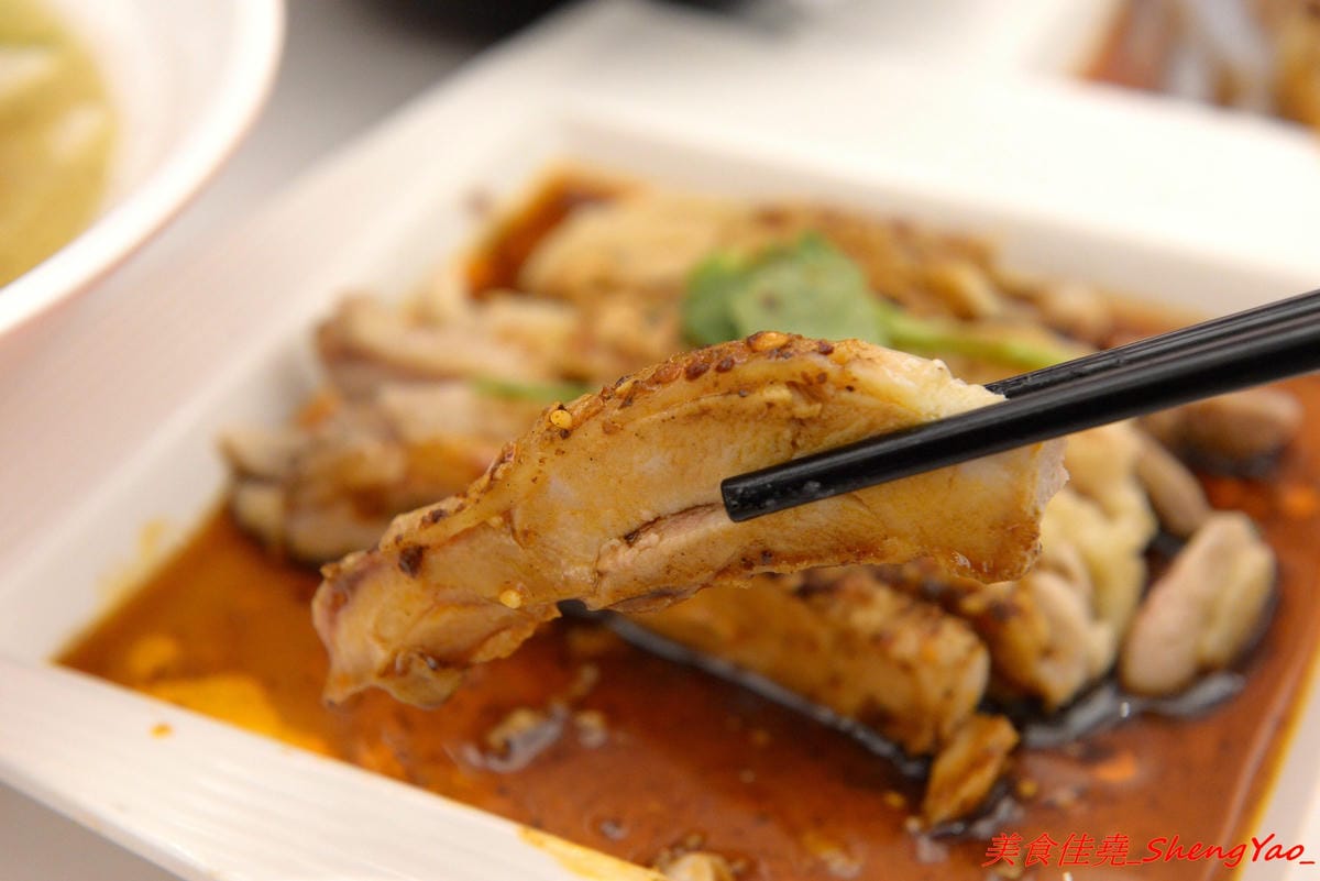 [台中沙鹿]晴記蘭州手工拉麵 – 沙鹿新開的道地大陸北方口味麵食館, 麵食麵點口味都頗有特色,海線少見,麵條為現場手工製作,餐點也是現點現做,需要耐心等候,店家阿嬤好親切。