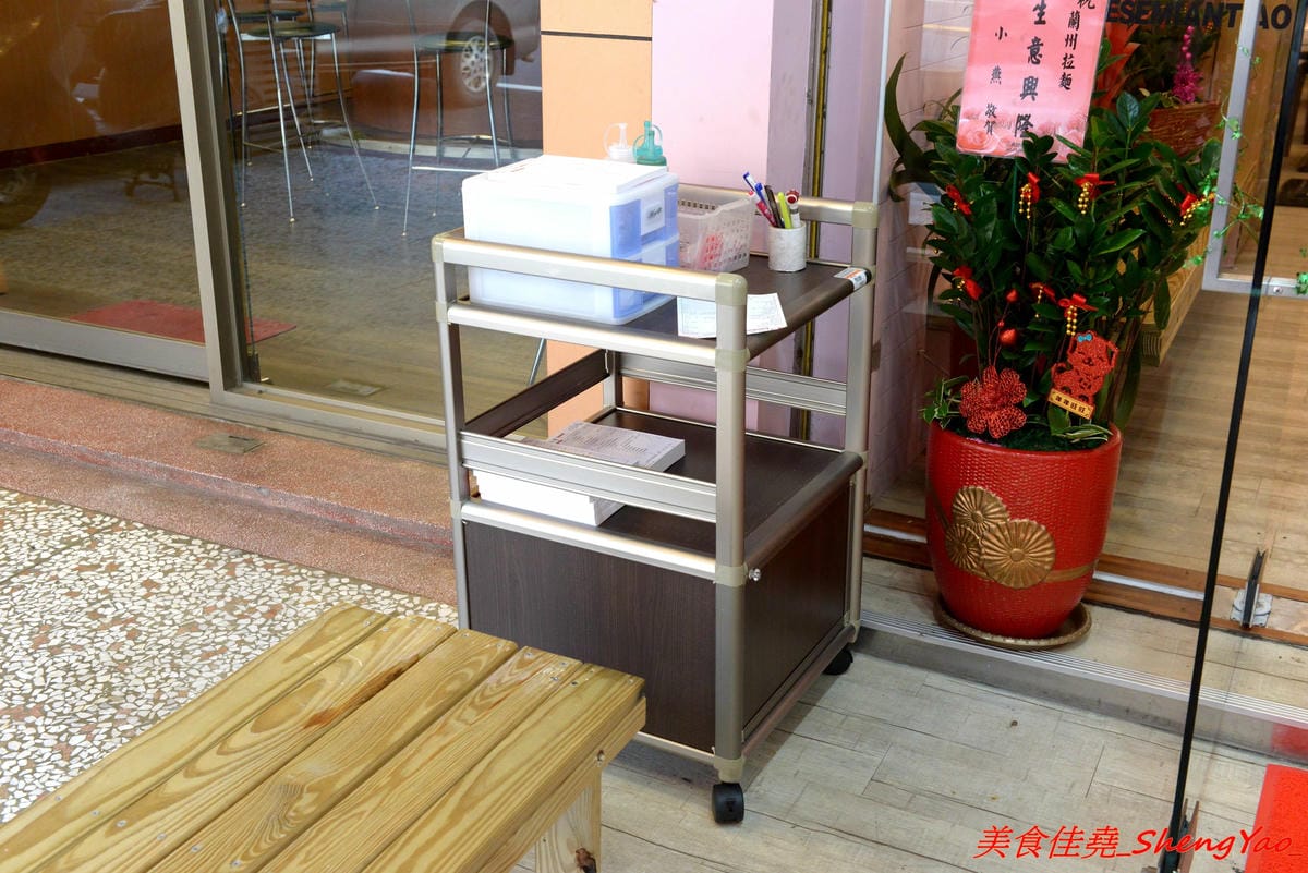 [台中沙鹿]晴記蘭州手工拉麵 – 沙鹿新開的道地大陸北方口味麵食館, 麵食麵點口味都頗有特色,海線少見,麵條為現場手工製作,餐點也是現點現做,需要耐心等候,店家阿嬤好親切。