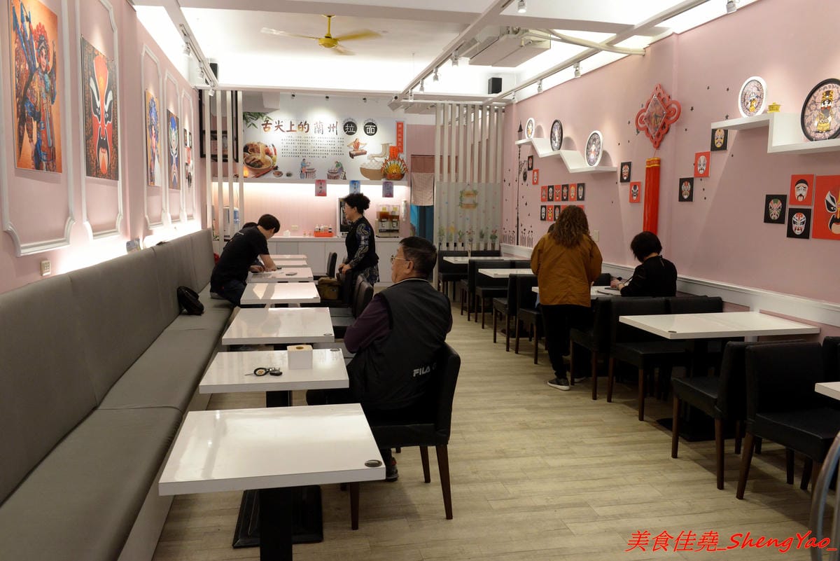 [台中沙鹿]晴記蘭州手工拉麵 – 沙鹿新開的道地大陸北方口味麵食館, 麵食麵點口味都頗有特色,海線少見,麵條為現場手工製作,餐點也是現點現做,需要耐心等候,店家阿嬤好親切。