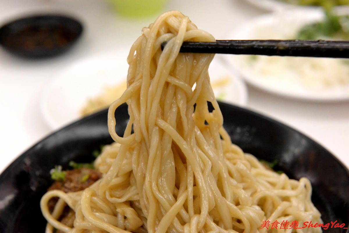 [台中沙鹿]晴記蘭州手工拉麵 – 沙鹿新開的道地大陸北方口味麵食館, 麵食麵點口味都頗有特色,海線少見,麵條為現場手工製作,餐點也是現點現做,需要耐心等候,店家阿嬤好親切。