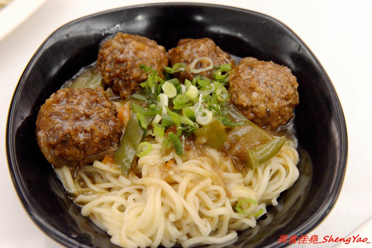 [台中沙鹿]晴記蘭州手工拉麵 – 沙鹿新開的道地大陸北方口味麵食館, 麵食麵點口味都頗有特色,海線少見,麵條為現場手工製作,餐點也是現點現做,需要耐心等候,店家阿嬤好親切。