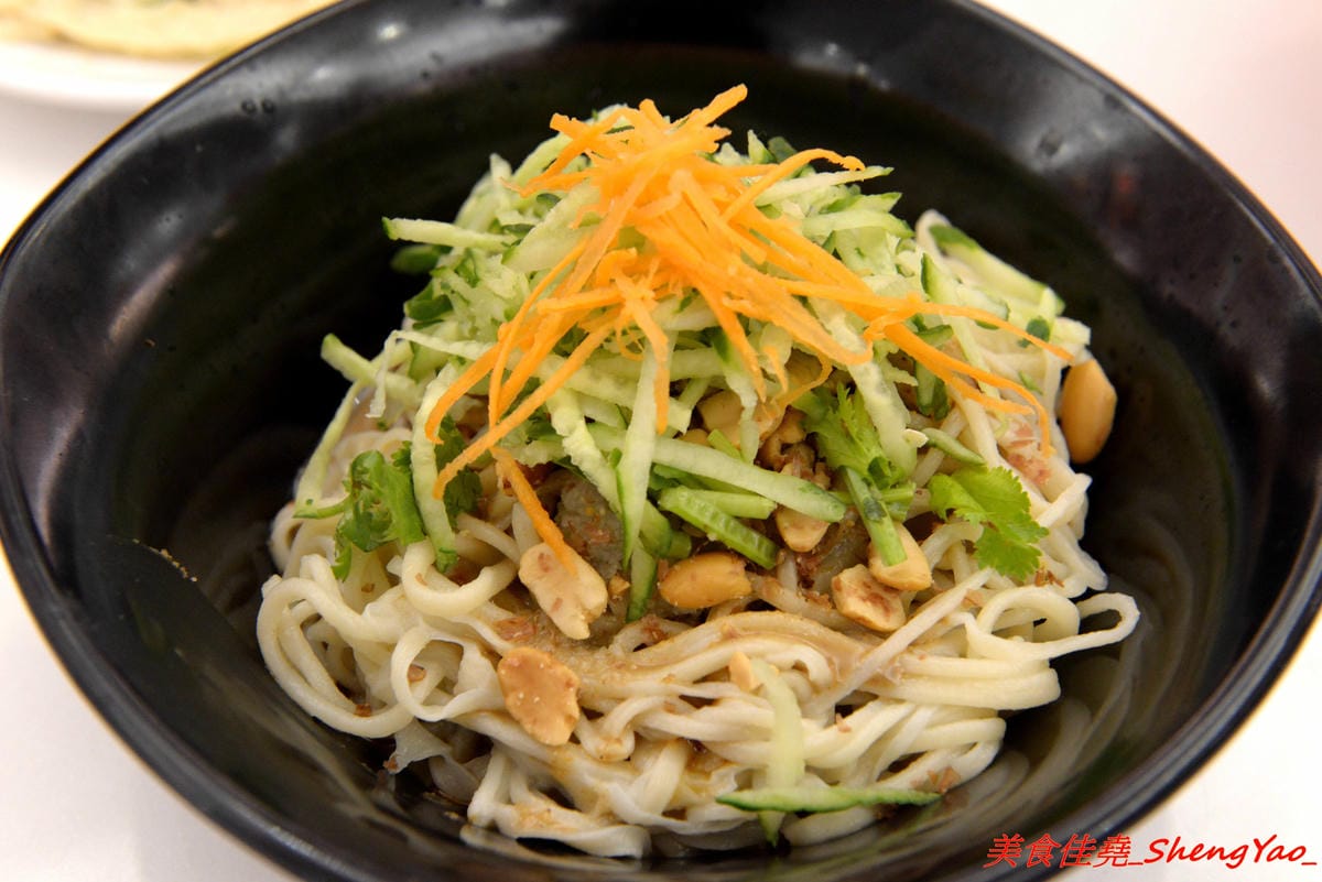 [台中沙鹿]晴記蘭州手工拉麵 – 沙鹿新開的道地大陸北方口味麵食館, 麵食麵點口味都頗有特色,海線少見,麵條為現場手工製作,餐點也是現點現做,需要耐心等候,店家阿嬤好親切。