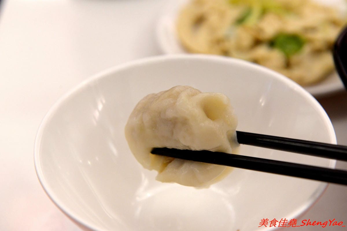[台中沙鹿]晴記蘭州手工拉麵 – 沙鹿新開的道地大陸北方口味麵食館, 麵食麵點口味都頗有特色,海線少見,麵條為現場手工製作,餐點也是現點現做,需要耐心等候,店家阿嬤好親切。