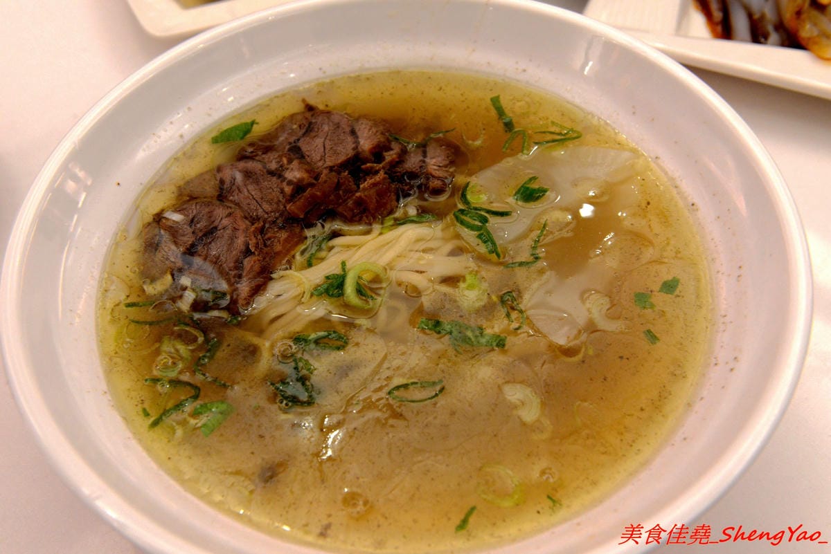 [台中沙鹿]晴記蘭州手工拉麵 – 沙鹿新開的道地大陸北方口味麵食館, 麵食麵點口味都頗有特色,海線少見,麵條為現場手工製作,餐點也是現點現做,需要耐心等候,店家阿嬤好親切。