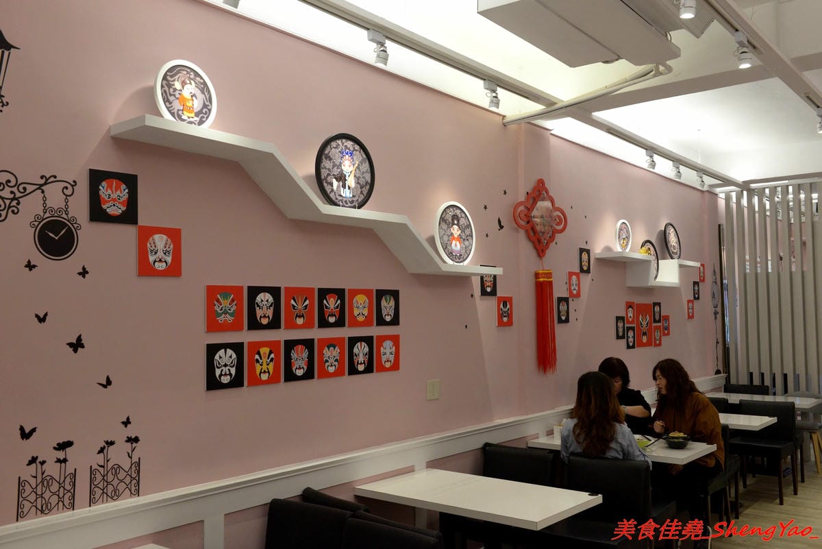 [台中沙鹿]晴記蘭州手工拉麵 – 沙鹿新開的道地大陸北方口味麵食館, 麵食麵點口味都頗有特色,海線少見,麵條為現場手工製作,餐點也是現點現做,需要耐心等候,店家阿嬤好親切。