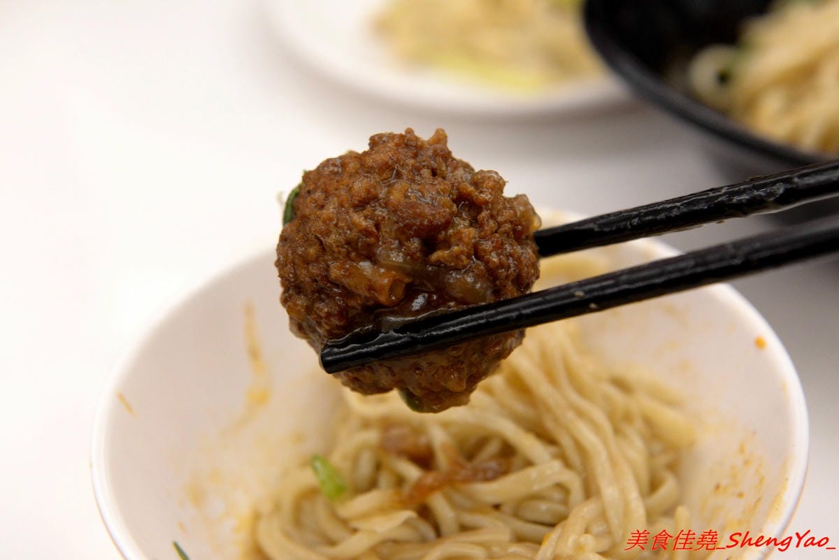 [台中沙鹿]晴記蘭州手工拉麵 – 沙鹿新開的道地大陸北方口味麵食館, 麵食麵點口味都頗有特色,海線少見,麵條為現場手工製作,餐點也是現點現做,需要耐心等候,店家阿嬤好親切。