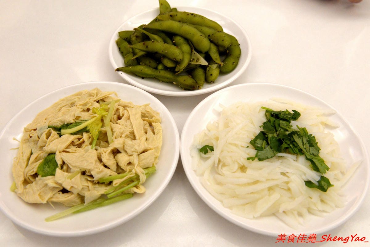[台中沙鹿]晴記蘭州手工拉麵 – 沙鹿新開的道地大陸北方口味麵食館, 麵食麵點口味都頗有特色,海線少見,麵條為現場手工製作,餐點也是現點現做,需要耐心等候,店家阿嬤好親切。