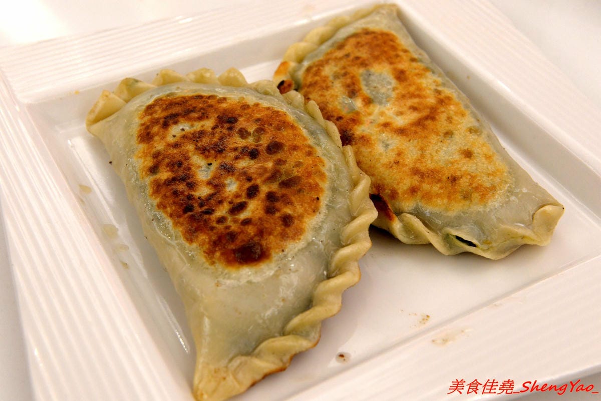 [台中沙鹿]晴記蘭州手工拉麵 – 沙鹿新開的道地大陸北方口味麵食館, 麵食麵點口味都頗有特色,海線少見,麵條為現場手工製作,餐點也是現點現做,需要耐心等候,店家阿嬤好親切。