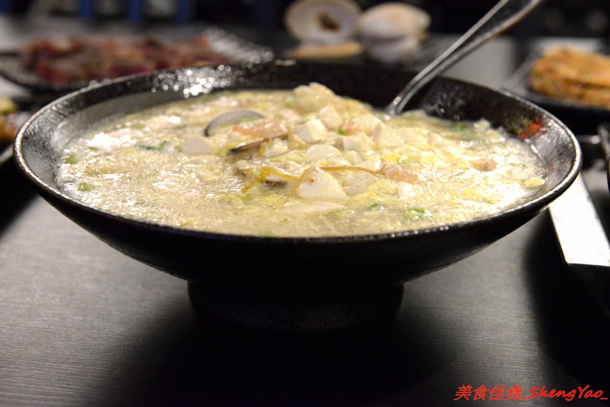 [台中沙鹿]潮燒 しおやき 二訪 – 靜宜商圈內好吃又有氣氛的日式居酒屋,鹽燒海鮮食材新鮮超級下酒,店家也有針對學生族群推出平價大份量飯類炒麵,潮燒海鮮飯巨無霸份量大到有點嚇人。(已歇