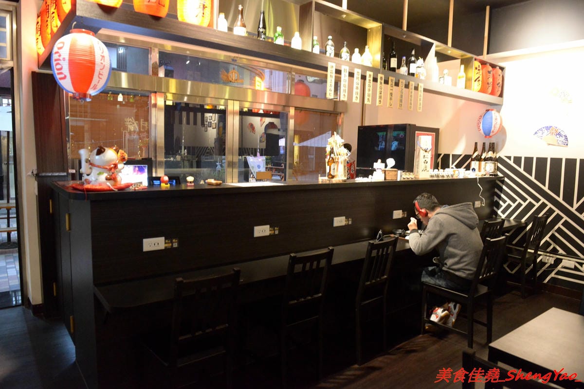 [台中沙鹿]潮燒 しおやき 二訪 – 靜宜商圈內好吃又有氣氛的日式居酒屋,鹽燒海鮮食材新鮮超級下酒,店家也有針對學生族群推出平價大份量飯類炒麵,潮燒海鮮飯巨無霸份量大到有點嚇人。(已歇