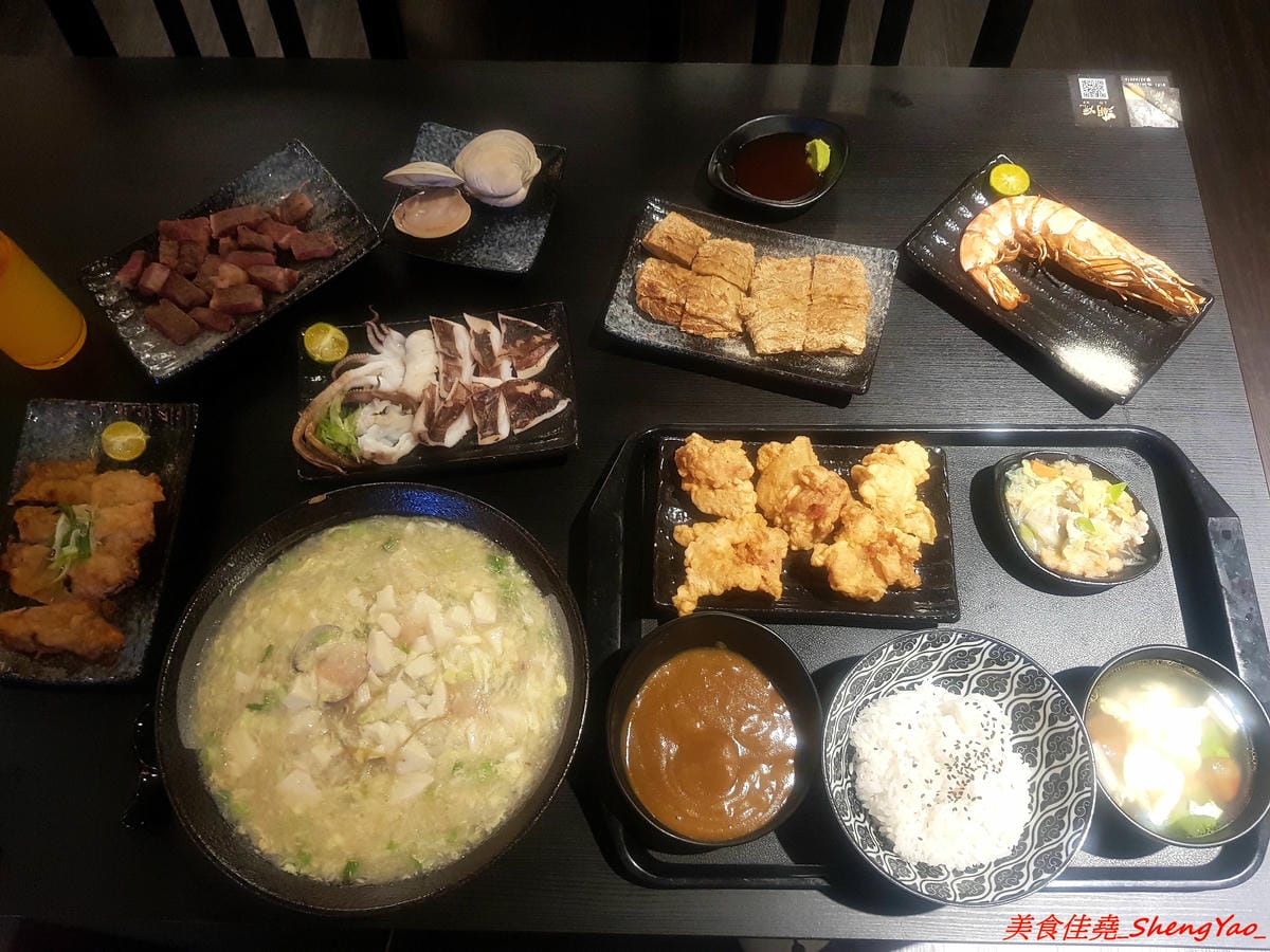 [台中沙鹿]潮燒 しおやき 二訪 – 靜宜商圈內好吃又有氣氛的日式居酒屋,鹽燒海鮮食材新鮮超級下酒,店家也有針對學生族群推出平價大份量飯類炒麵,潮燒海鮮飯巨無霸份量大到有點嚇人。(已歇