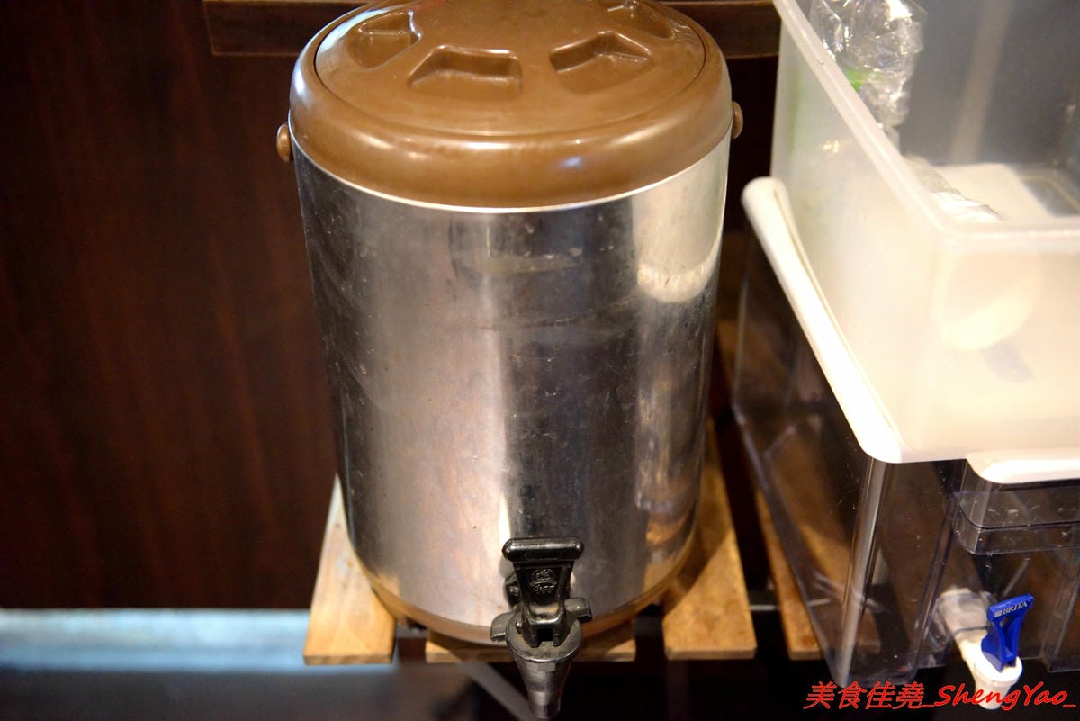 [台中沙鹿]潮燒 しおやき 二訪 – 靜宜商圈內好吃又有氣氛的日式居酒屋,鹽燒海鮮食材新鮮超級下酒,店家也有針對學生族群推出平價大份量飯類炒麵,潮燒海鮮飯巨無霸份量大到有點嚇人。(已歇
