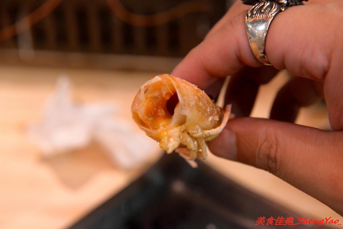[台中沙鹿]大丸水產 – 台中少見、海線唯一一家”濱燒料理”居酒屋,新鮮現撈海鮮食材直接燒烤,店內氣氛相當熱鬧,沙鹿宵夜聚餐新地標,店家生意超好,建議事先訂位。