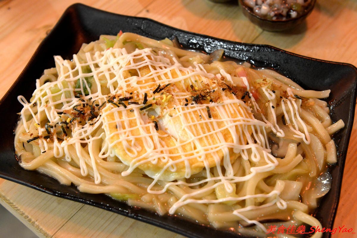 [台中沙鹿]大丸水產 – 台中少見、海線唯一一家”濱燒料理”居酒屋,新鮮現撈海鮮食材直接燒烤,店內氣氛相當熱鬧,沙鹿宵夜聚餐新地標,店家生意超好,建議事先訂位。