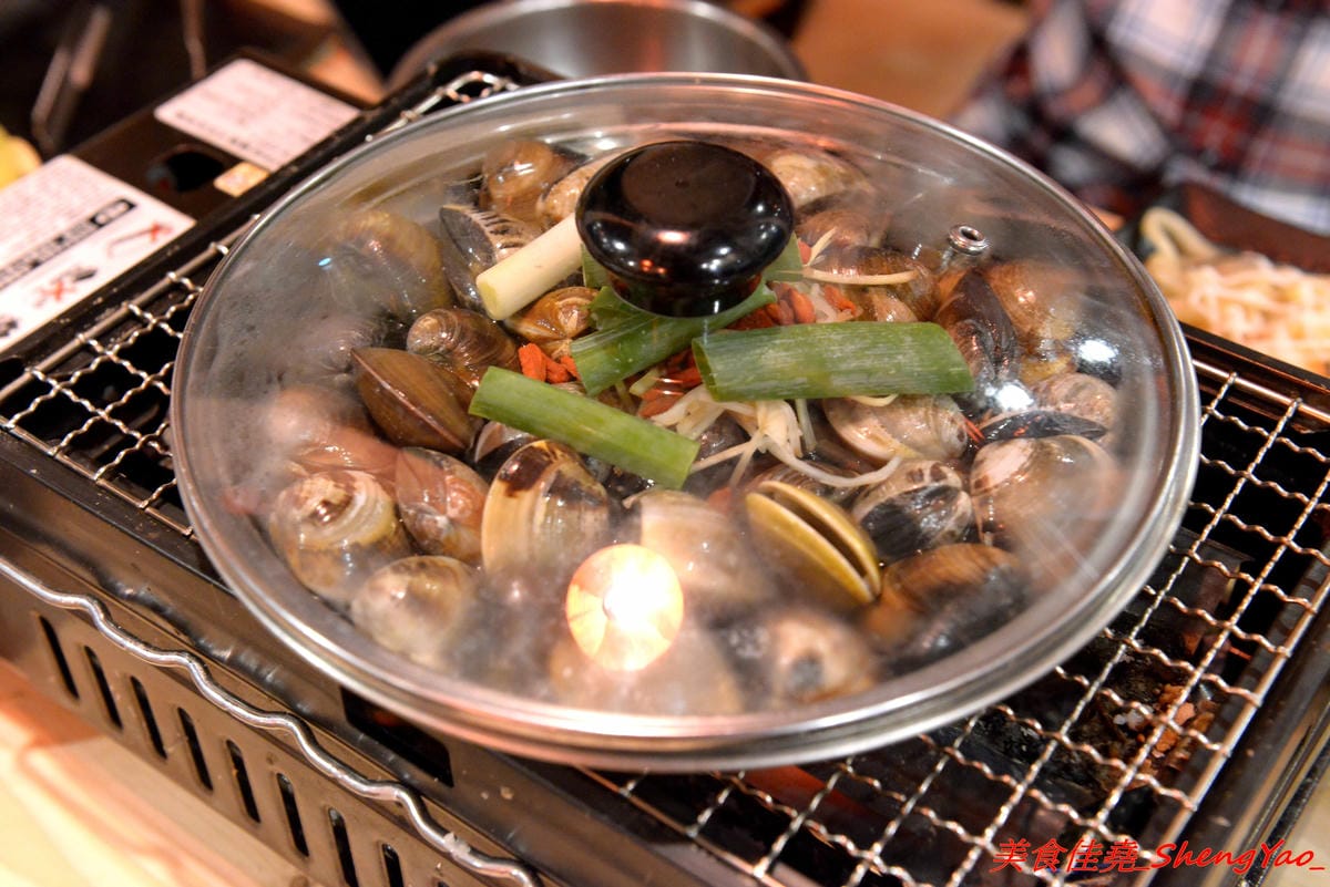 [台中沙鹿]大丸水產 – 台中少見、海線唯一一家”濱燒料理”居酒屋,新鮮現撈海鮮食材直接燒烤,店內氣氛相當熱鬧,沙鹿宵夜聚餐新地標,店家生意超好,建議事先訂位。
