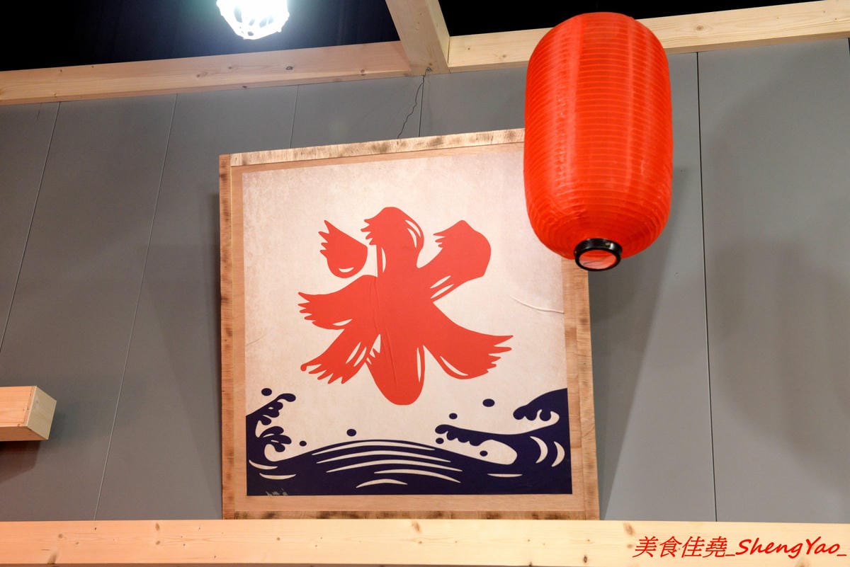[台中沙鹿]大丸水產 – 台中少見、海線唯一一家”濱燒料理”居酒屋,新鮮現撈海鮮食材直接燒烤,店內氣氛相當熱鬧,沙鹿宵夜聚餐新地標,店家生意超好,建議事先訂位。