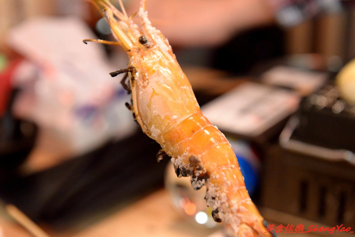 [台中沙鹿]大丸水產 – 台中少見、海線唯一一家”濱燒料理”居酒屋,新鮮現撈海鮮食材直接燒烤,店內氣氛相當熱鬧,沙鹿宵夜聚餐新地標,店家生意超好,建議事先訂位。