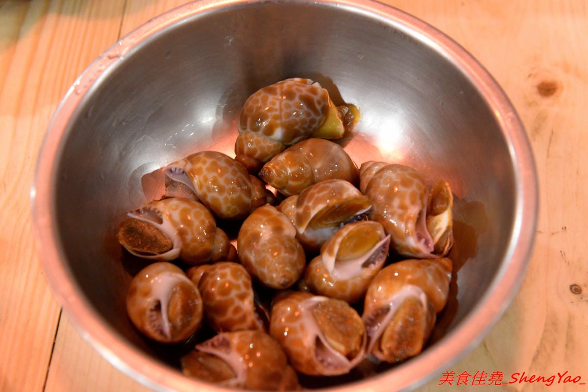 [台中沙鹿]大丸水產 – 台中少見、海線唯一一家”濱燒料理”居酒屋,新鮮現撈海鮮食材直接燒烤,店內氣氛相當熱鬧,沙鹿宵夜聚餐新地標,店家生意超好,建議事先訂位。
