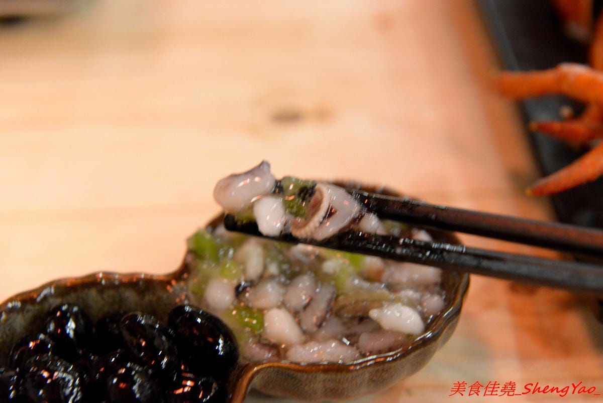[台中沙鹿]大丸水產 – 台中少見、海線唯一一家”濱燒料理”居酒屋,新鮮現撈海鮮食材直接燒烤,店內氣氛相當熱鬧,沙鹿宵夜聚餐新地標,店家生意超好,建議事先訂位。