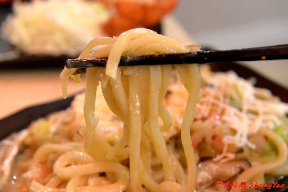 [台中沙鹿]大丸水產 – 台中少見、海線唯一一家”濱燒料理”居酒屋,新鮮現撈海鮮食材直接燒烤,店內氣氛相當熱鬧,沙鹿宵夜聚餐新地標,店家生意超好,建議事先訂位。