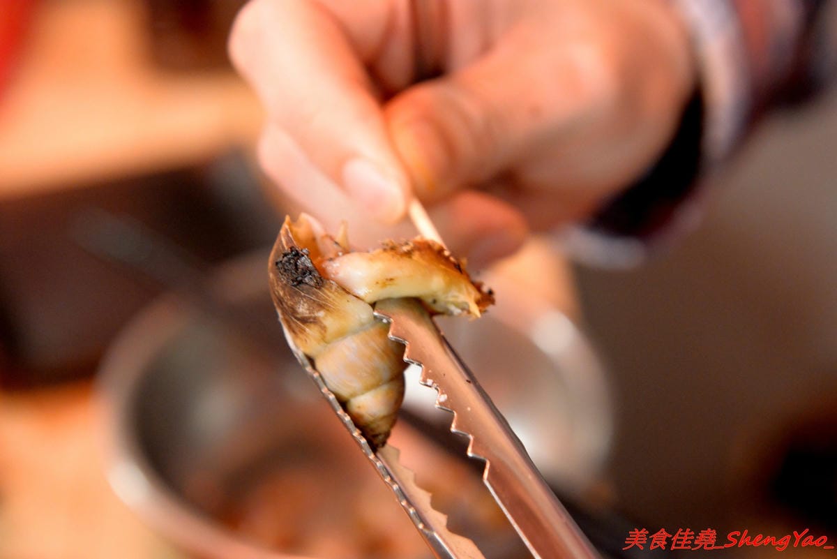 [台中沙鹿]大丸水產 – 台中少見、海線唯一一家”濱燒料理”居酒屋,新鮮現撈海鮮食材直接燒烤,店內氣氛相當熱鬧,沙鹿宵夜聚餐新地標,店家生意超好,建議事先訂位。