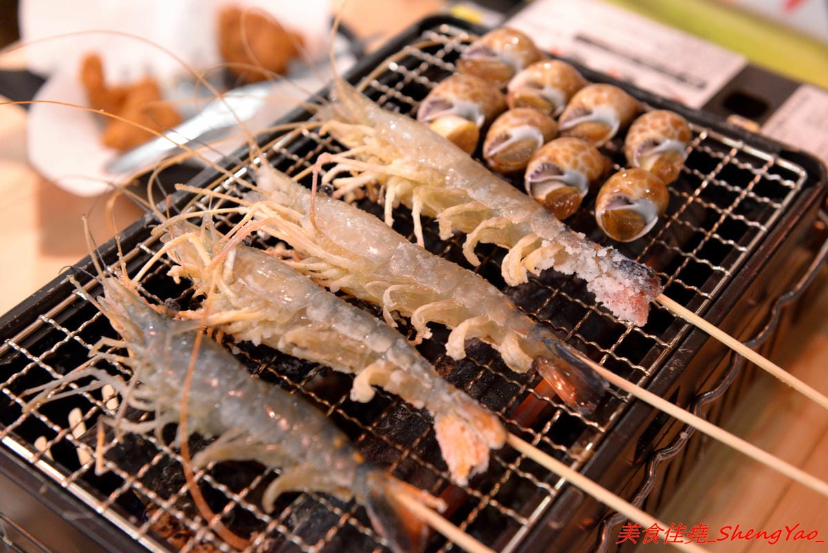 [台中沙鹿]大丸水產 – 台中少見、海線唯一一家”濱燒料理”居酒屋,新鮮現撈海鮮食材直接燒烤,店內氣氛相當熱鬧,沙鹿宵夜聚餐新地標,店家生意超好,建議事先訂位。
