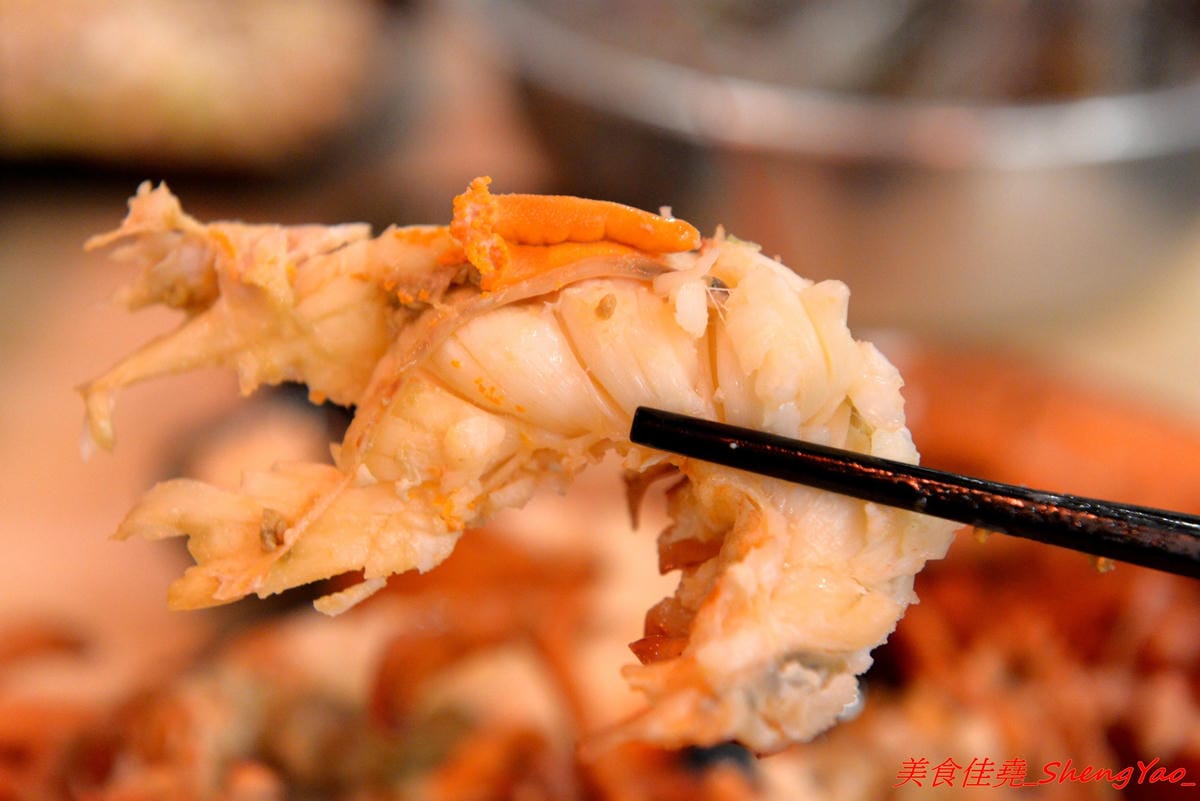 [台中沙鹿]大丸水產 – 台中少見、海線唯一一家”濱燒料理”居酒屋,新鮮現撈海鮮食材直接燒烤,店內氣氛相當熱鬧,沙鹿宵夜聚餐新地標,店家生意超好,建議事先訂位。
