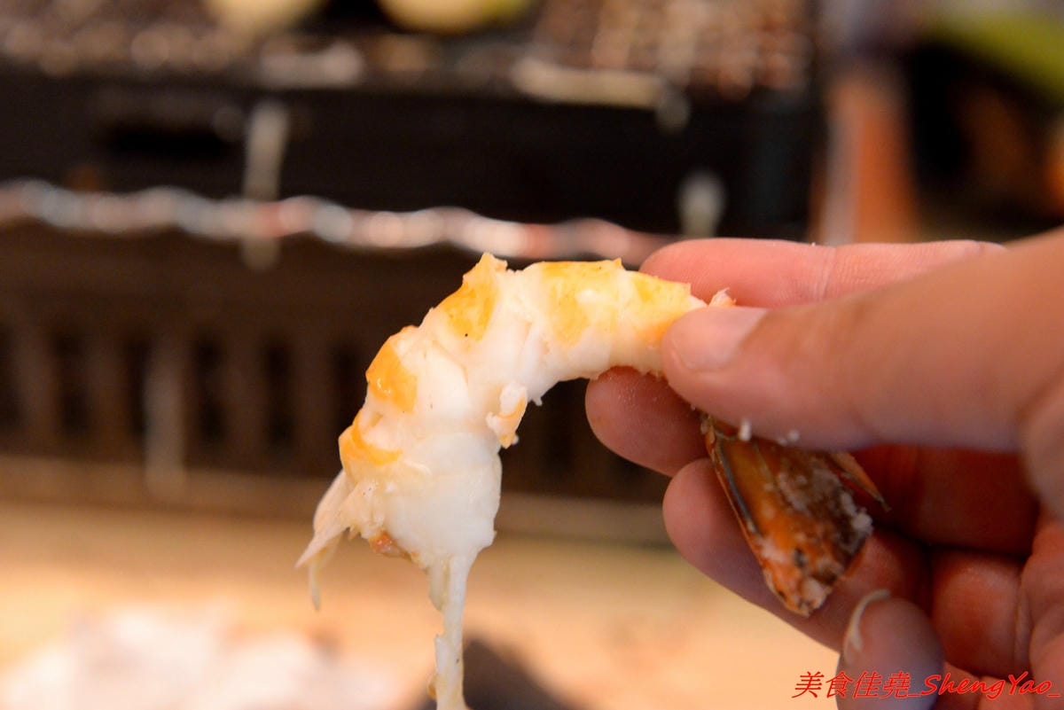 [台中沙鹿]大丸水產 – 台中少見、海線唯一一家”濱燒料理”居酒屋,新鮮現撈海鮮食材直接燒烤,店內氣氛相當熱鬧,沙鹿宵夜聚餐新地標,店家生意超好,建議事先訂位。