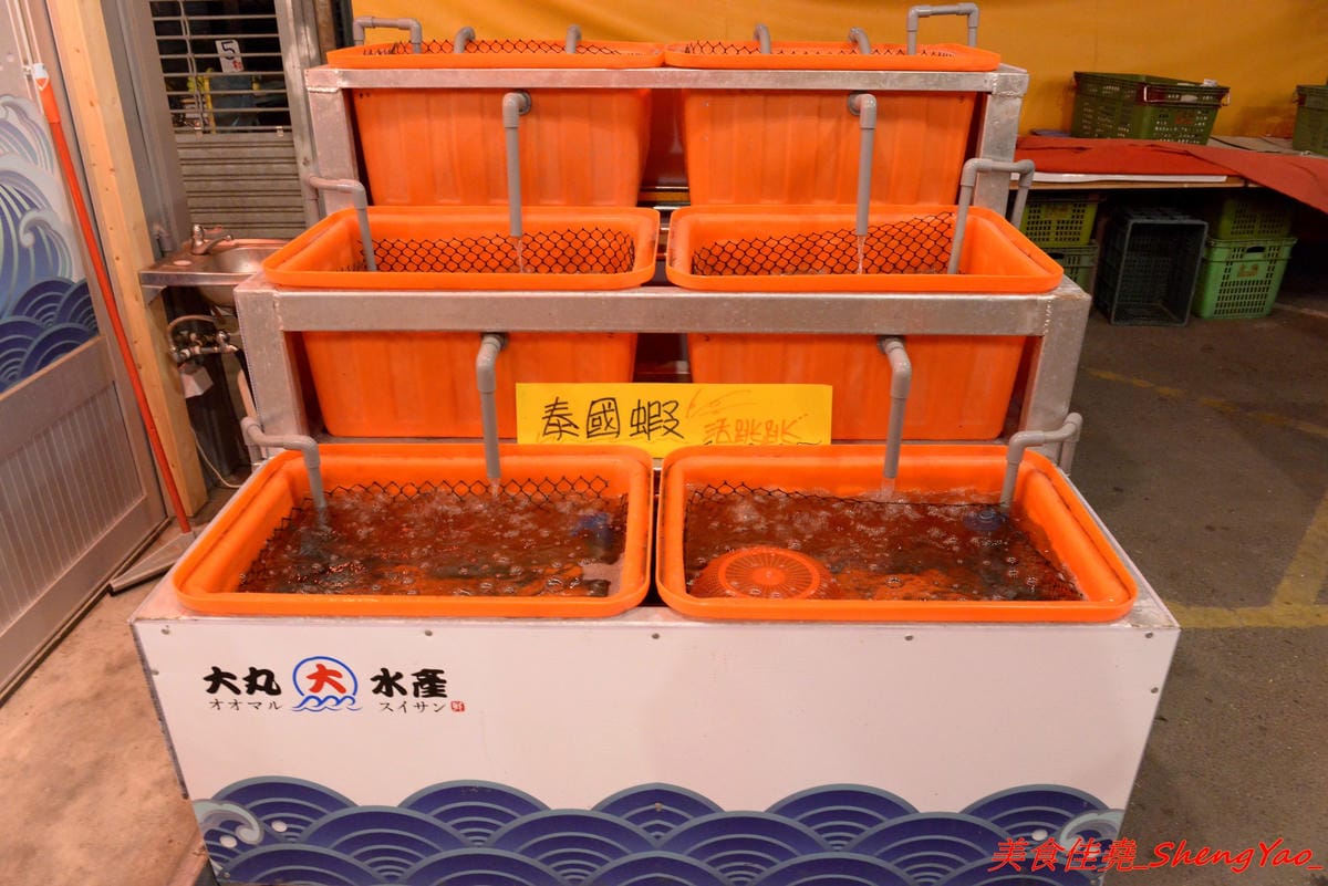 [台中沙鹿]大丸水產 – 台中少見、海線唯一一家”濱燒料理”居酒屋,新鮮現撈海鮮食材直接燒烤,店內氣氛相當熱鬧,沙鹿宵夜聚餐新地標,店家生意超好,建議事先訂位。