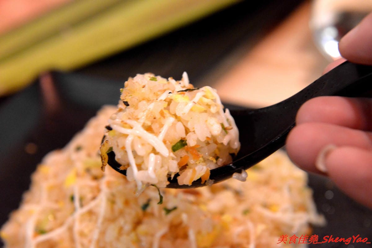 [台中沙鹿]大丸水產 – 台中少見、海線唯一一家”濱燒料理”居酒屋,新鮮現撈海鮮食材直接燒烤,店內氣氛相當熱鬧,沙鹿宵夜聚餐新地標,店家生意超好,建議事先訂位。